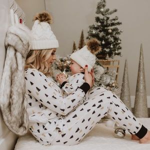 MOMMY & ME MATCHING CHRISTMAS JAMMIES